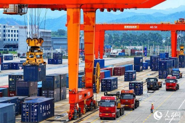 炒股配资交流网 江西赣州南康区：国际陆港货运繁忙有序